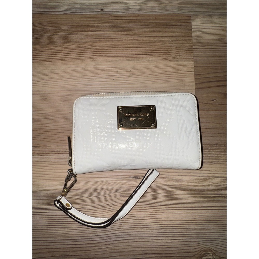 Michael Kors White Monogram Patent Leather Zip Around Wristlet Wallet Gold Tone